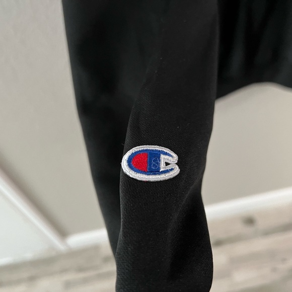 Brand new UGA 1/4 zip sweatshirt - Picture 4 of 6